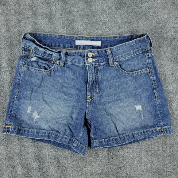 ๐OLD NAVY Mid-Rise Distressed Shorts in Medium Dark Wash - Picture 2 of 16